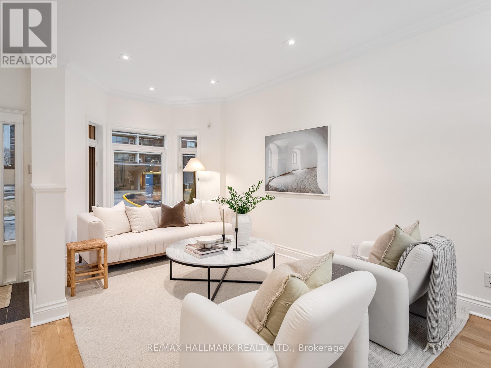 26 Eastmount Avenue, Toronto, Ontario  M4K 1V1 - Photo 4 - E12924608