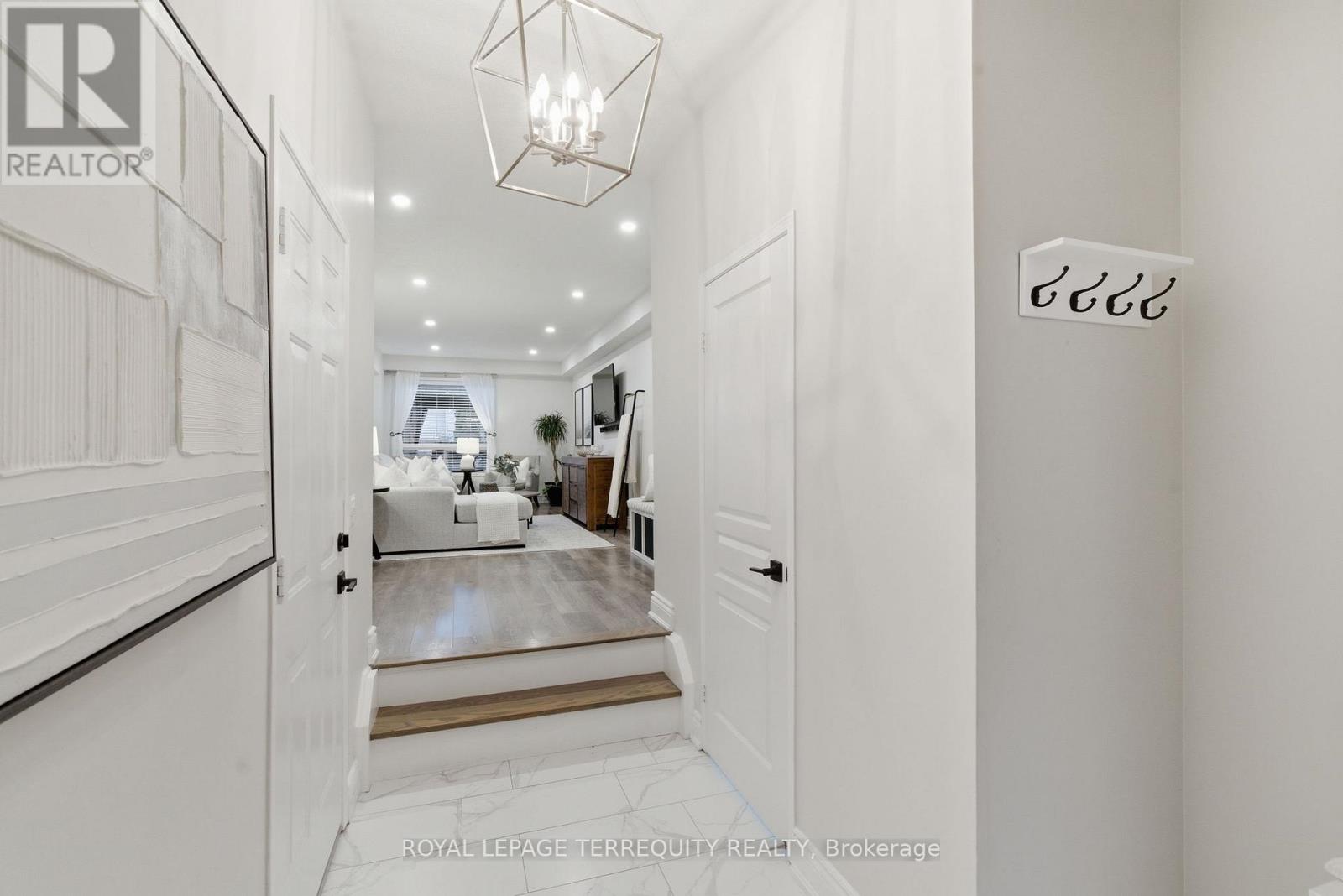 67 Merchants Avenue, Whitby, Ontario  L1P 1S5 - Photo 4 - E12924804