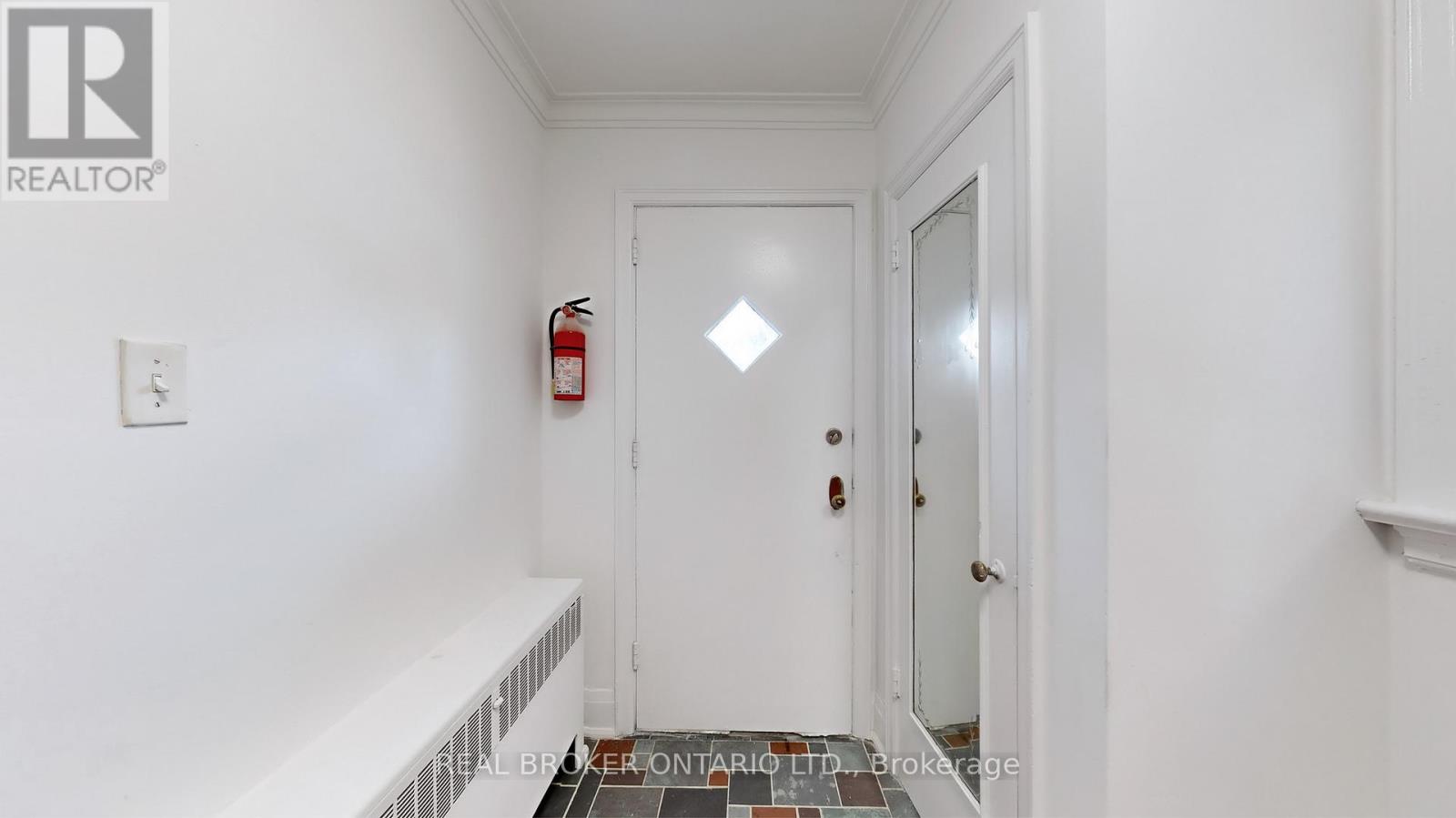 451 Donlands Avenue, Toronto, Ontario  M4J 3S4 - Photo 4 - E12924844