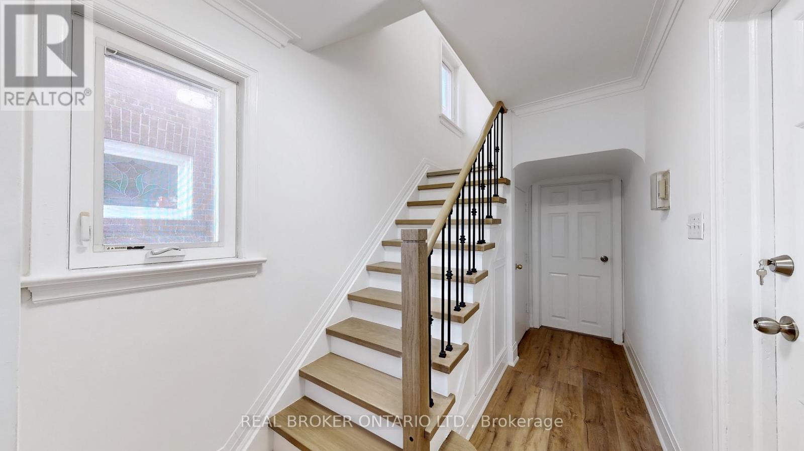 451 Donlands Avenue, Toronto, Ontario  M4J 3S4 - Photo 5 - E12924844