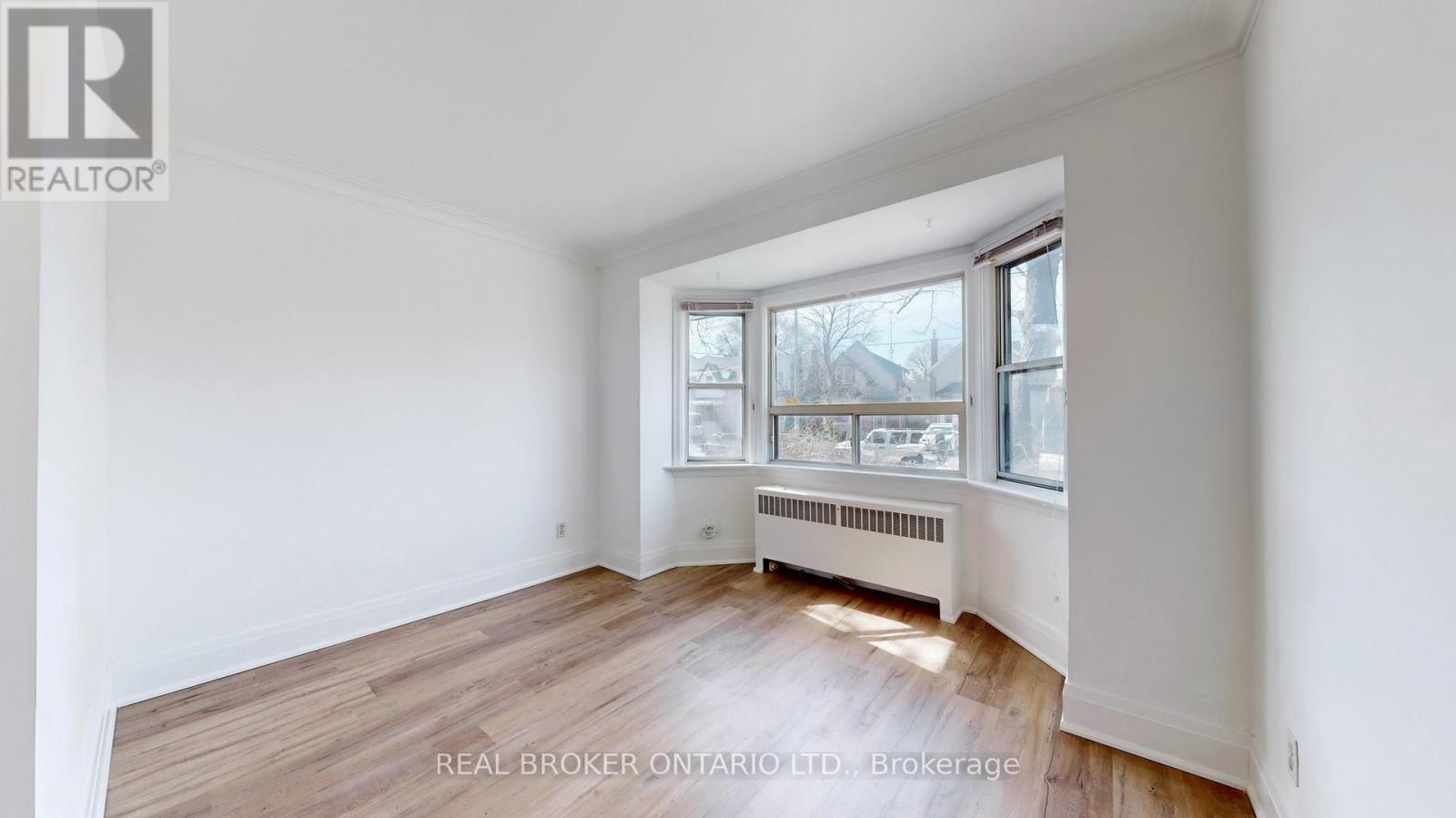 451 Donlands Avenue, Toronto, Ontario  M4J 3S4 - Photo 6 - E12924844