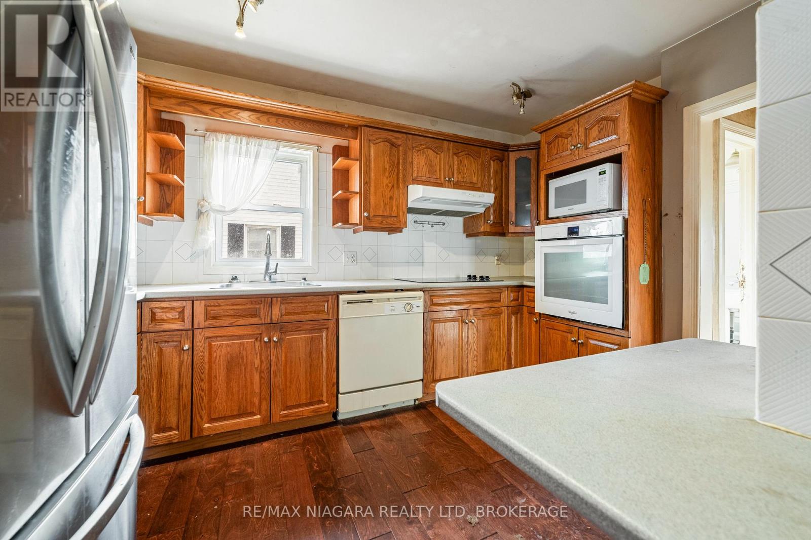 12 Admiral Road, St. Catharines, Ontario  L2P 1G5 - Photo 10 - X12924684