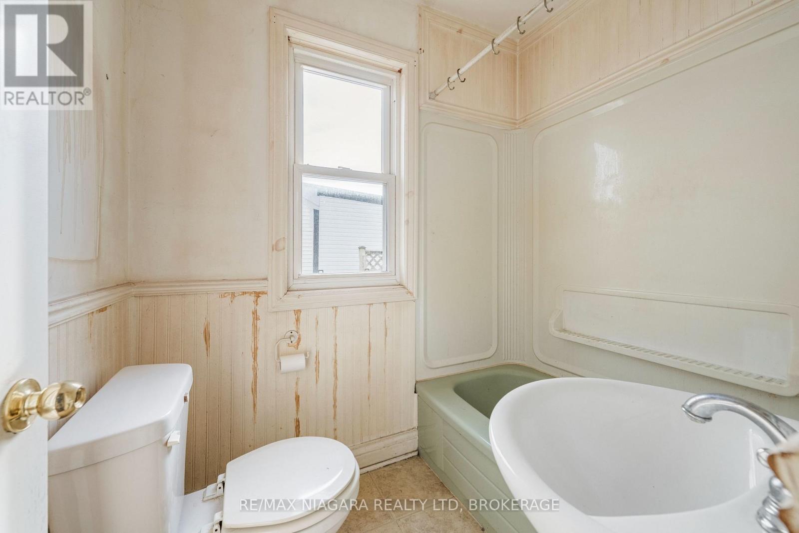 12 Admiral Road, St. Catharines, Ontario  L2P 1G5 - Photo 12 - X12924684