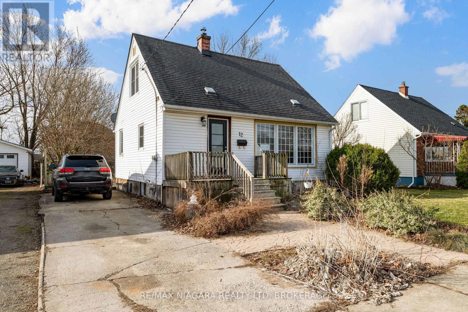 12 Admiral Road, St. Catharines, Ontario  L2P 1G5 - Photo 2 - X12924684