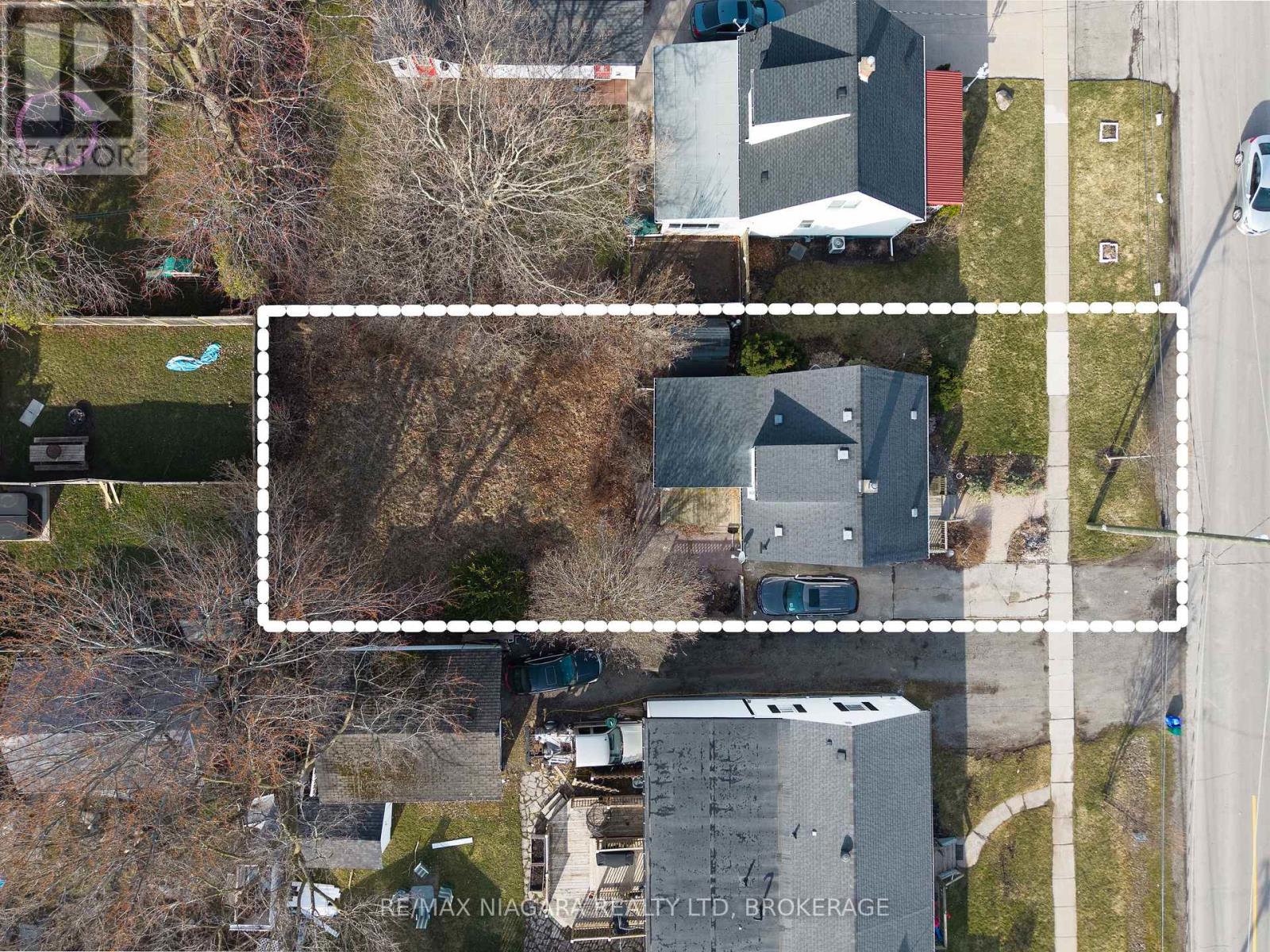 12 Admiral Road, St. Catharines, Ontario  L2P 1G5 - Photo 5 - X12924684