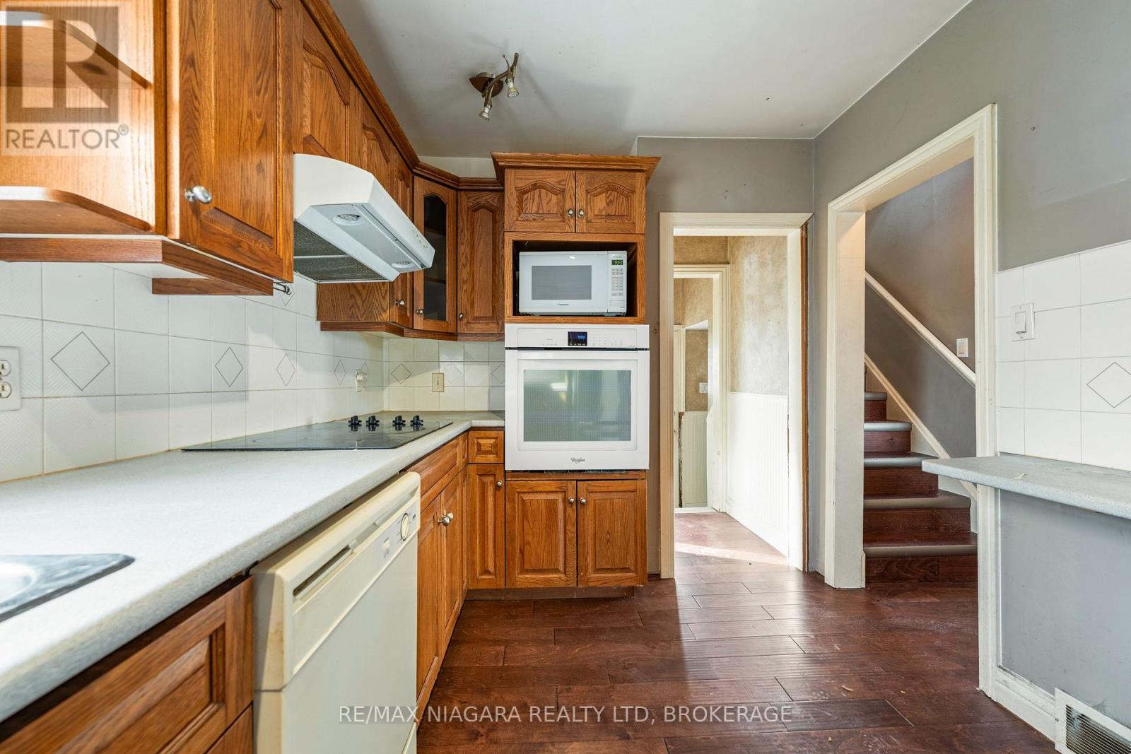 12 Admiral Road, St. Catharines, Ontario  L2P 1G5 - Photo 6 - X12924684