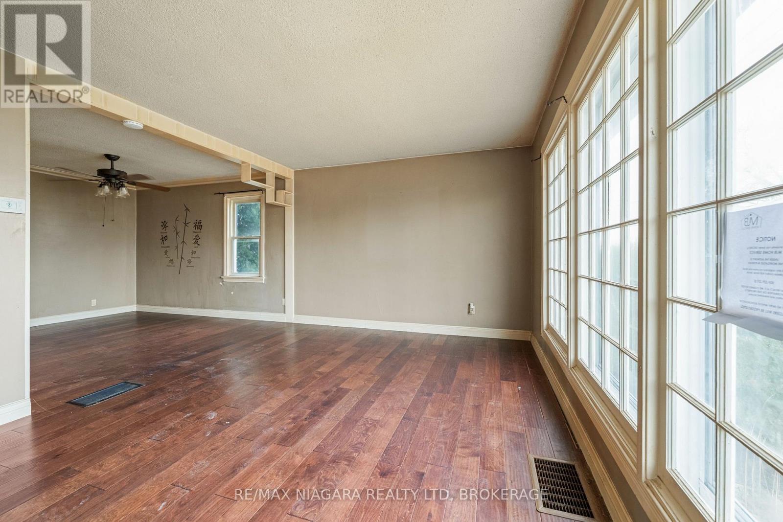 12 Admiral Road, St. Catharines, Ontario  L2P 1G5 - Photo 8 - X12924684