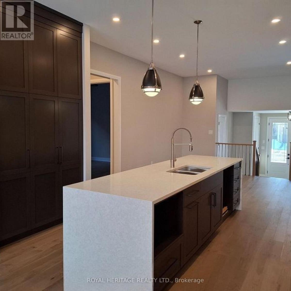 8 St Augustine Drive, Whitby, Ontario  L1M 0L7 - Photo 9 - E12677480