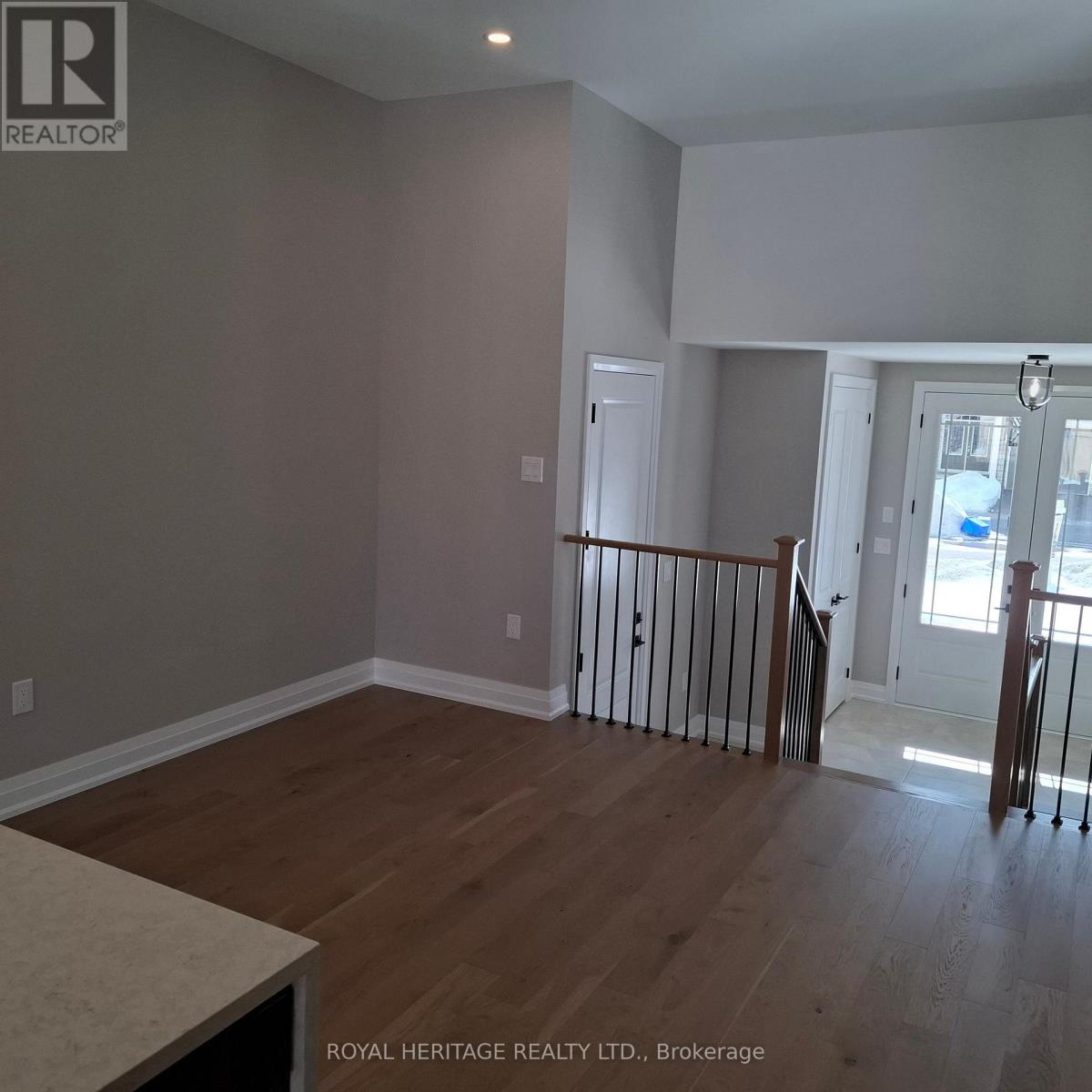 8 St Augustine Drive, Whitby, Ontario  L1M 0L7 - Photo 4 - E12677480