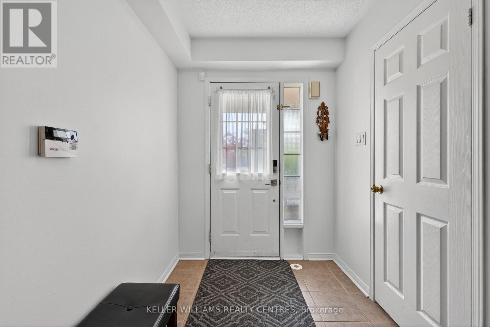 70 Burgess Crescent, Newmarket, Ontario  L3X 2T7 - Photo 5 - N12924732