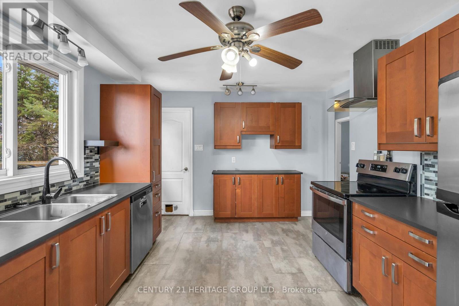 50 Main Street, Georgina, Ontario  L0E 1N0 - Photo 18 - N12924826