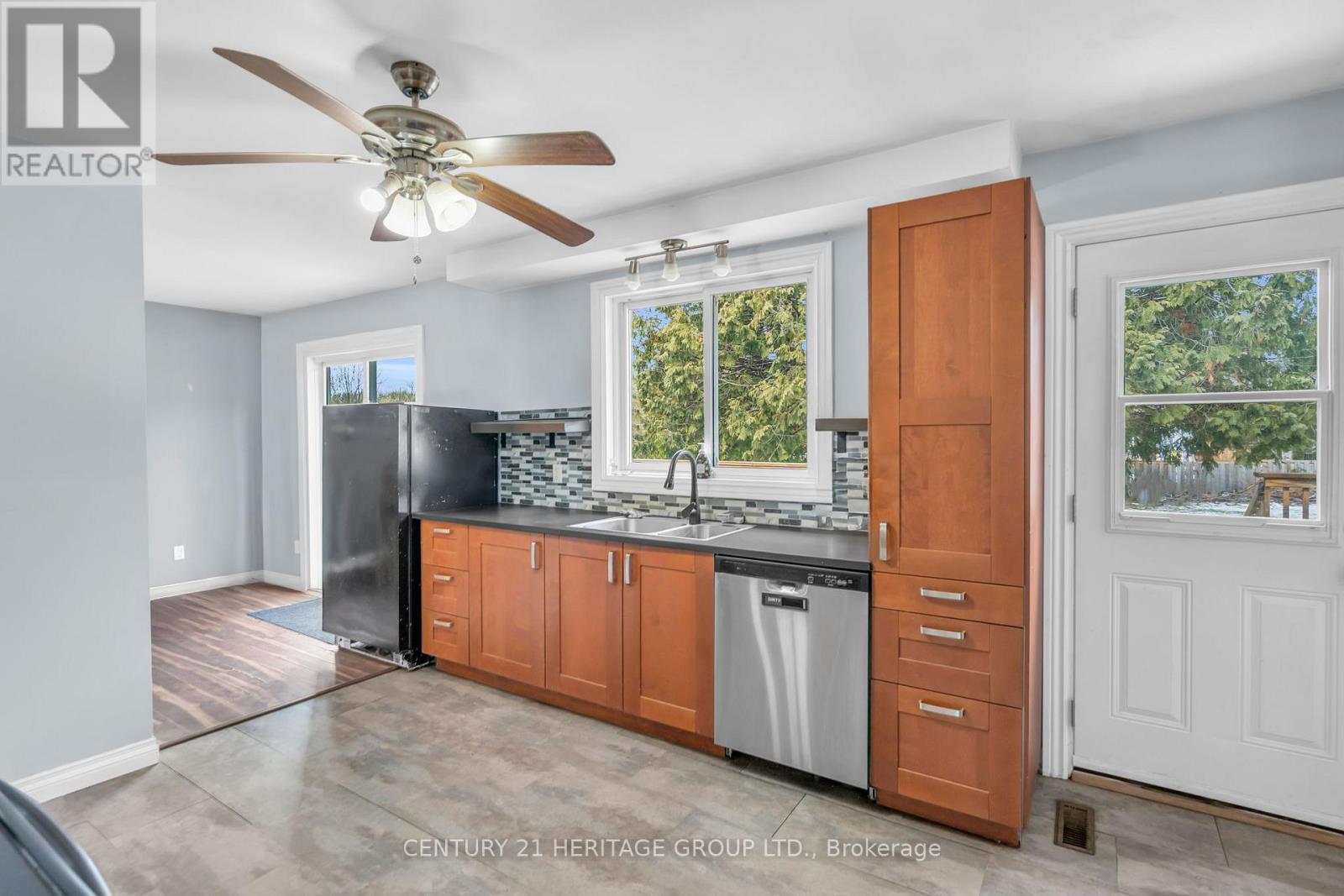 50 Main Street, Georgina, Ontario  L0E 1N0 - Photo 19 - N12924826