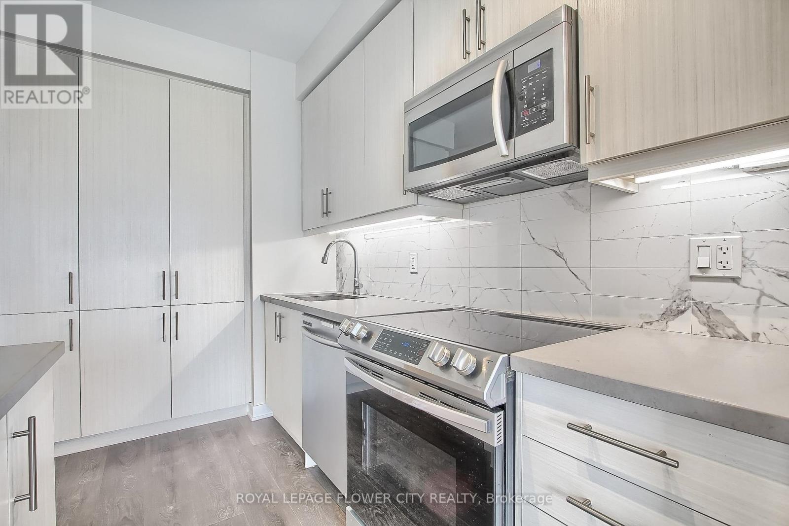 1806 - 75 Oneida Crescent, Richmond Hill, Ontario  L4B 0H3 - Photo 11 - N12924828