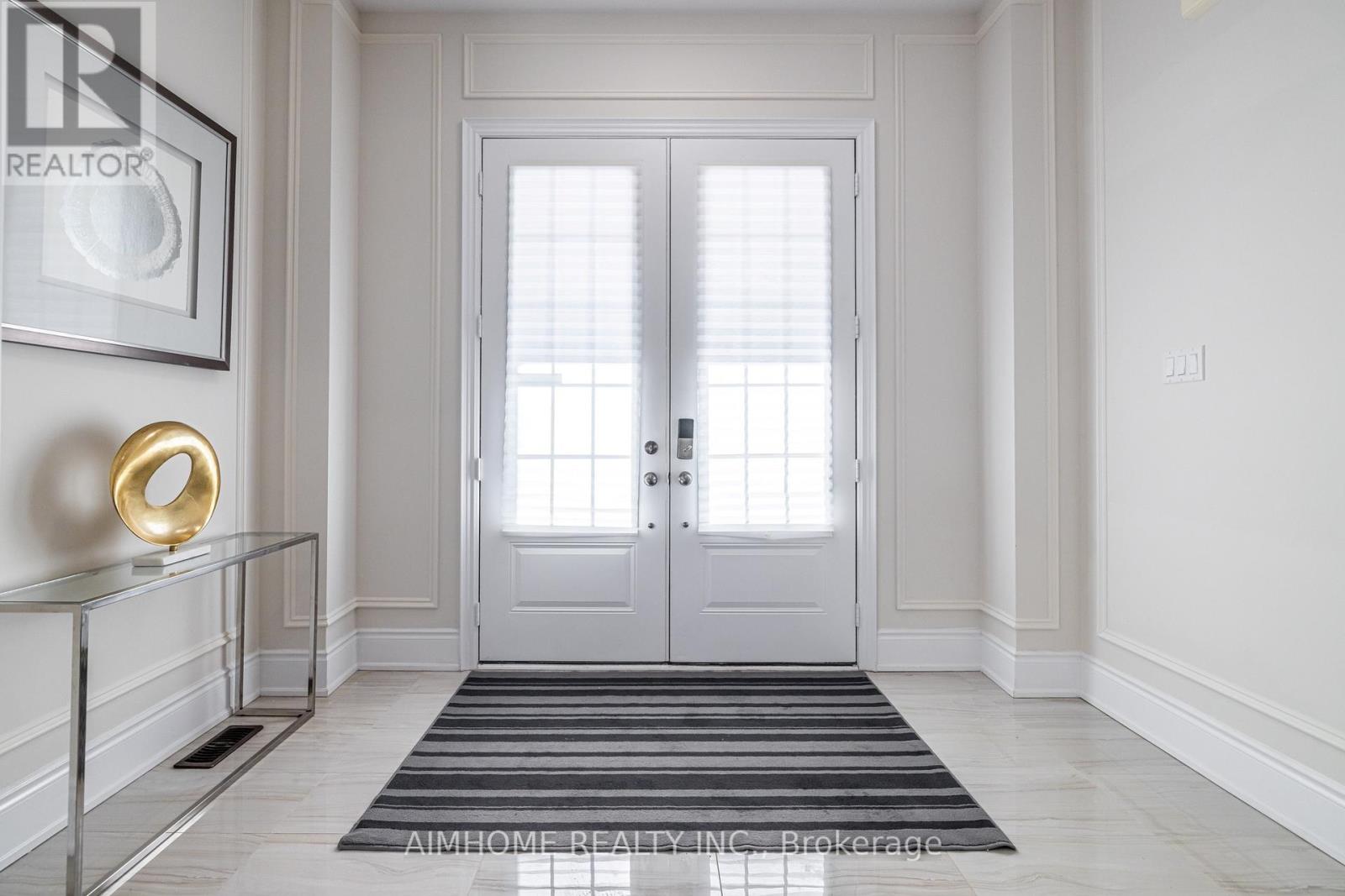 122 Scrivener Drive, Aurora, Ontario  L4G 0Y8 - Photo 5 - N12924884