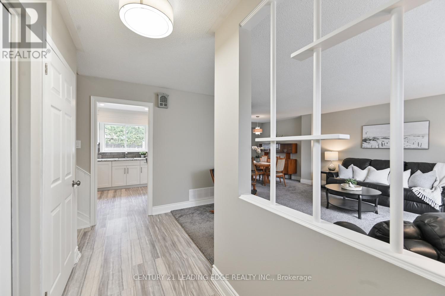 47 Wootten Way N, Markham (Markham Village), Ontario  L3P 2Y3 - Photo 5 - N12924908