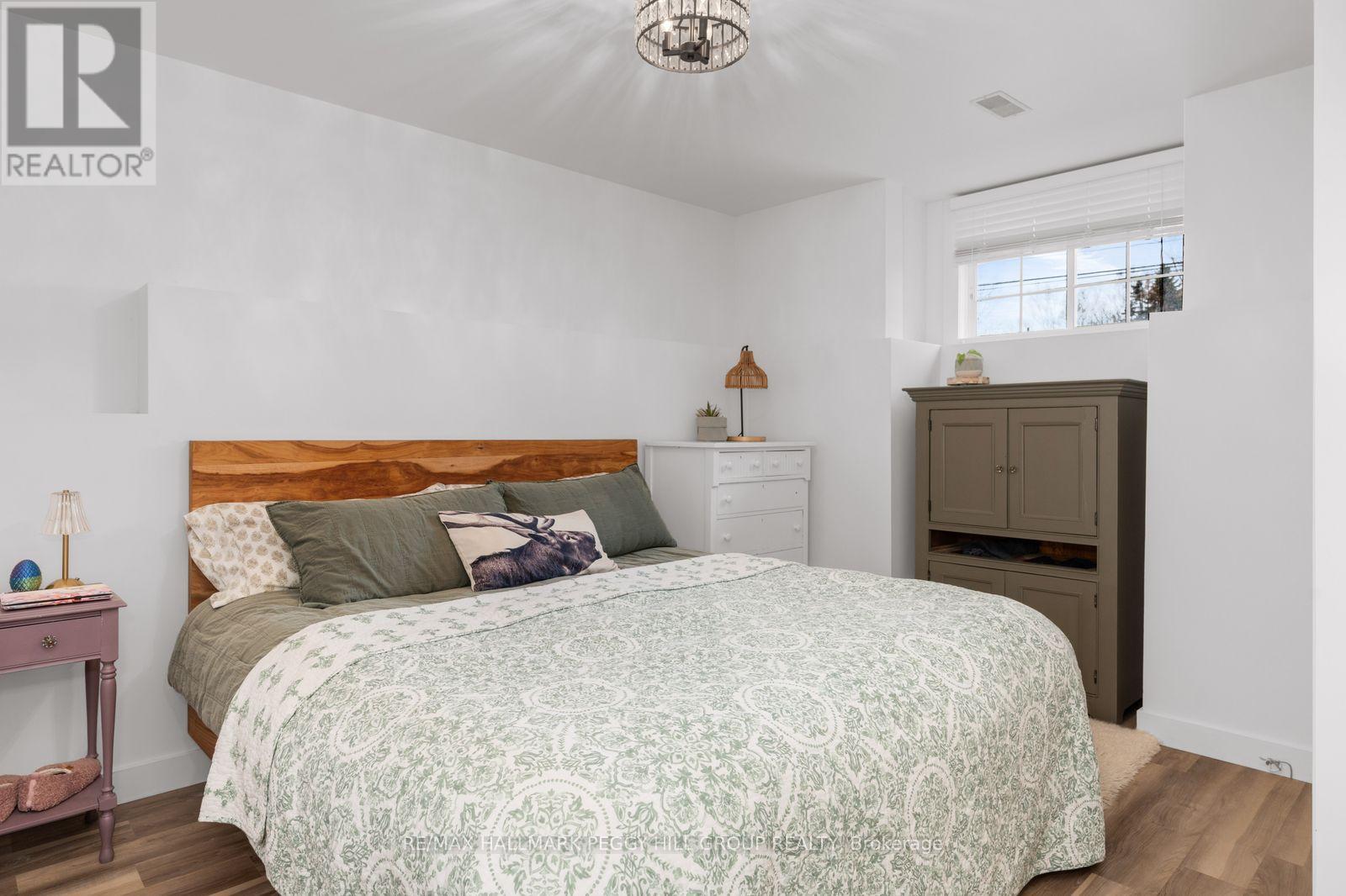 11 Vernon Street, Essa, Ontario  L3W 0V5 - Photo 11 - N12924922