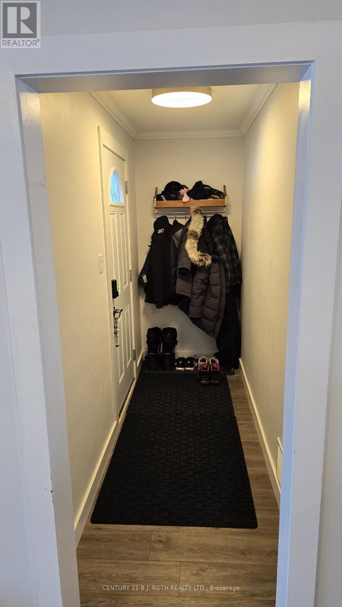 121 Cumberland Street, Barrie, Ontario  L4N 2P8 - Photo 2 - S12924614