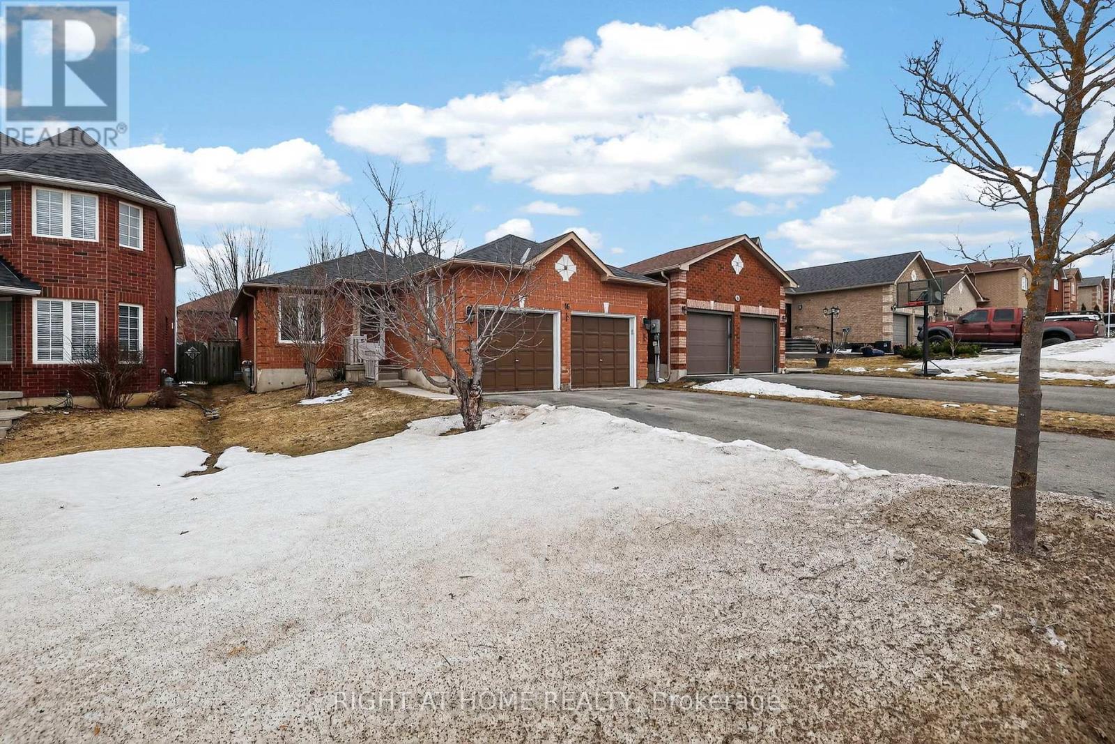 16 Glenhill Drive, Barrie, Ontario  L4N 5X4 - Photo 1 - S12924866