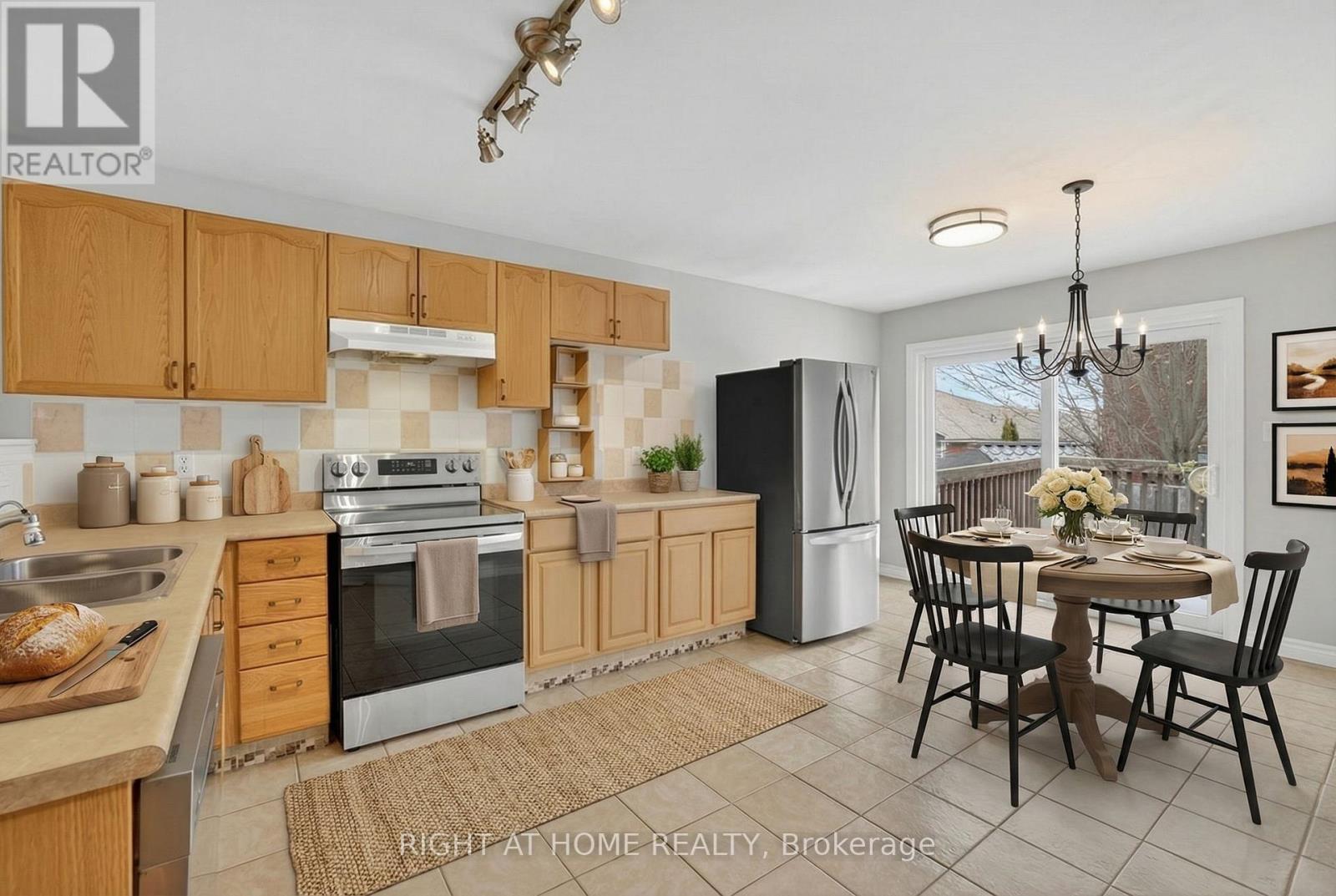 16 Glenhill Drive, Barrie, Ontario  L4N 5X4 - Photo 14 - S12924866