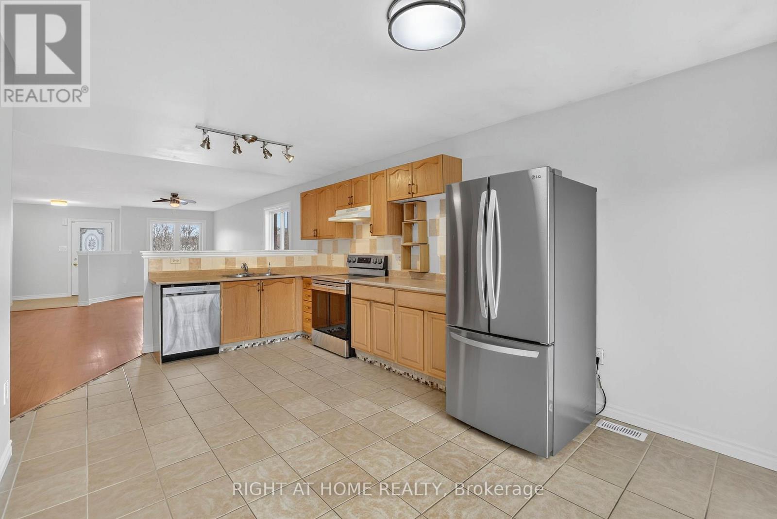 16 Glenhill Drive, Barrie, Ontario  L4N 5X4 - Photo 18 - S12924866