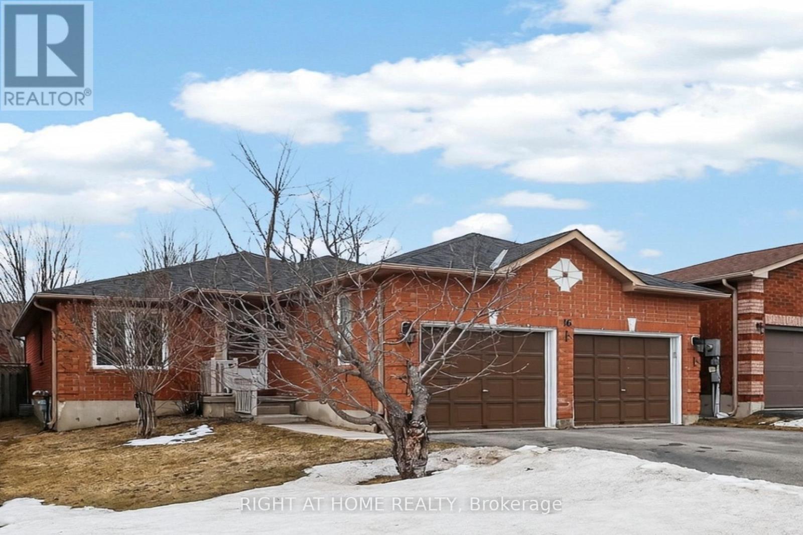 16 Glenhill Drive, Barrie, Ontario  L4N 5X4 - Photo 2 - S12924866