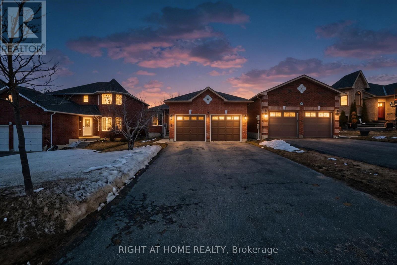 16 Glenhill Drive, Barrie, Ontario  L4N 5X4 - Photo 3 - S12924866