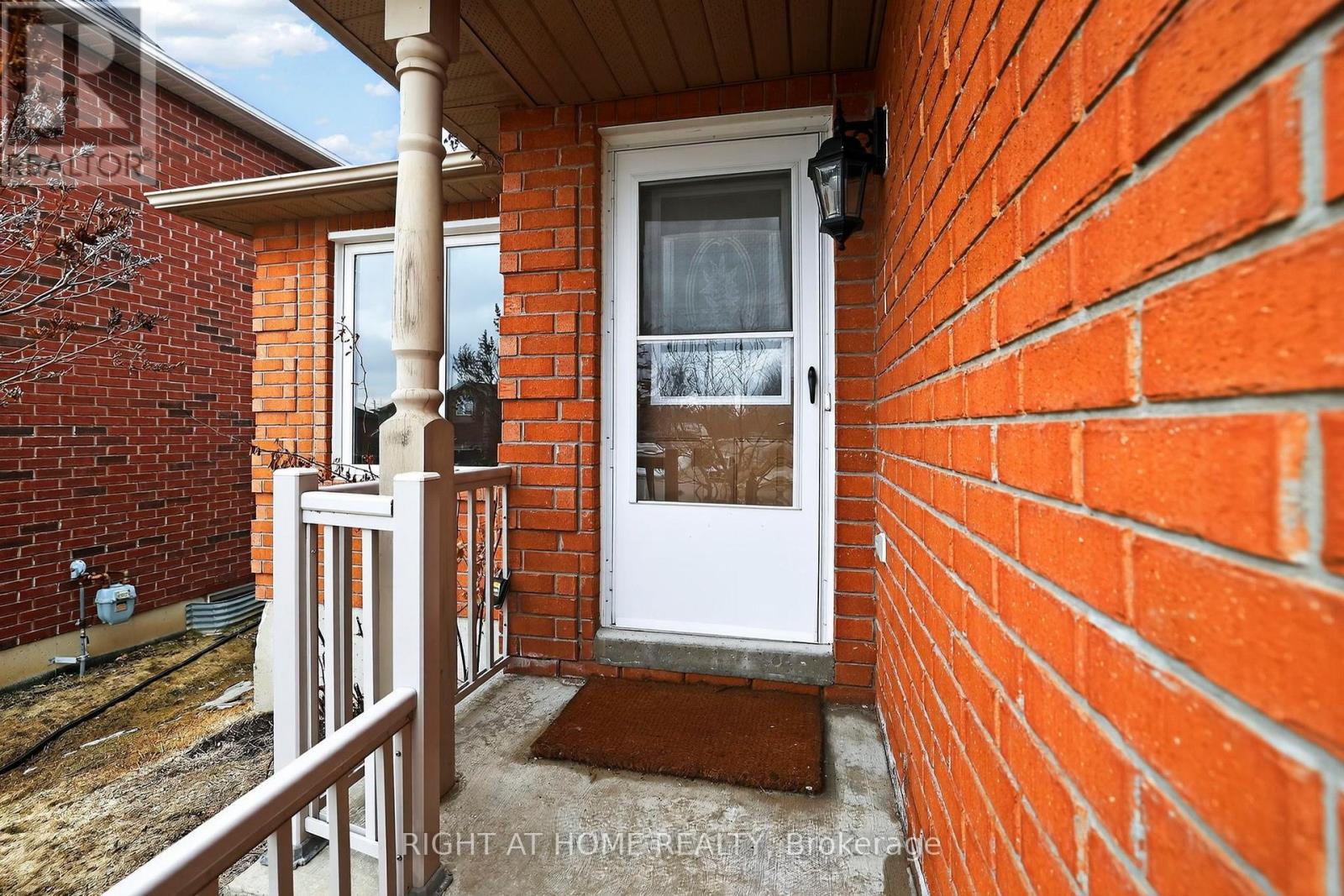 16 Glenhill Drive, Barrie, Ontario  L4N 5X4 - Photo 5 - S12924866