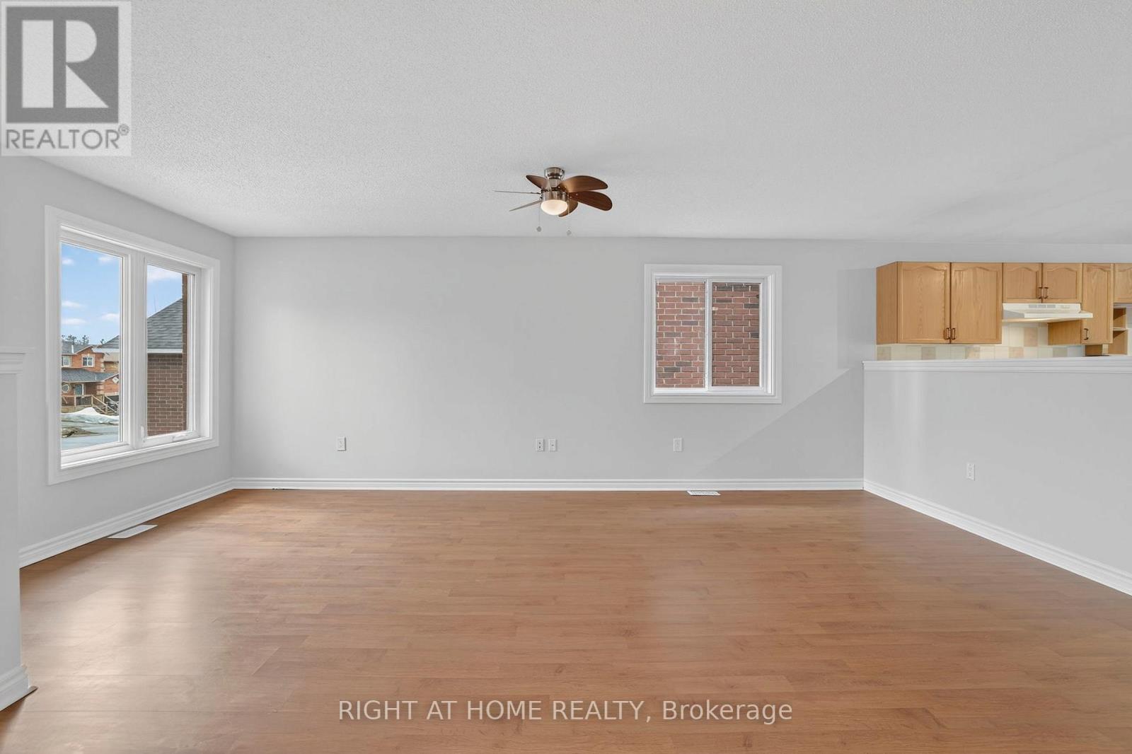 16 Glenhill Drive, Barrie, Ontario  L4N 5X4 - Photo 7 - S12924866