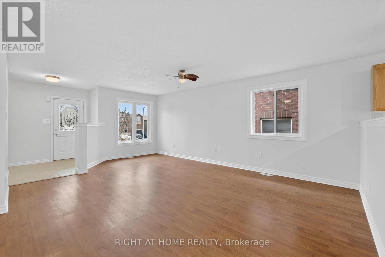 16 Glenhill Drive, Barrie, Ontario  L4N 5X4 - Photo 8 - S12924866