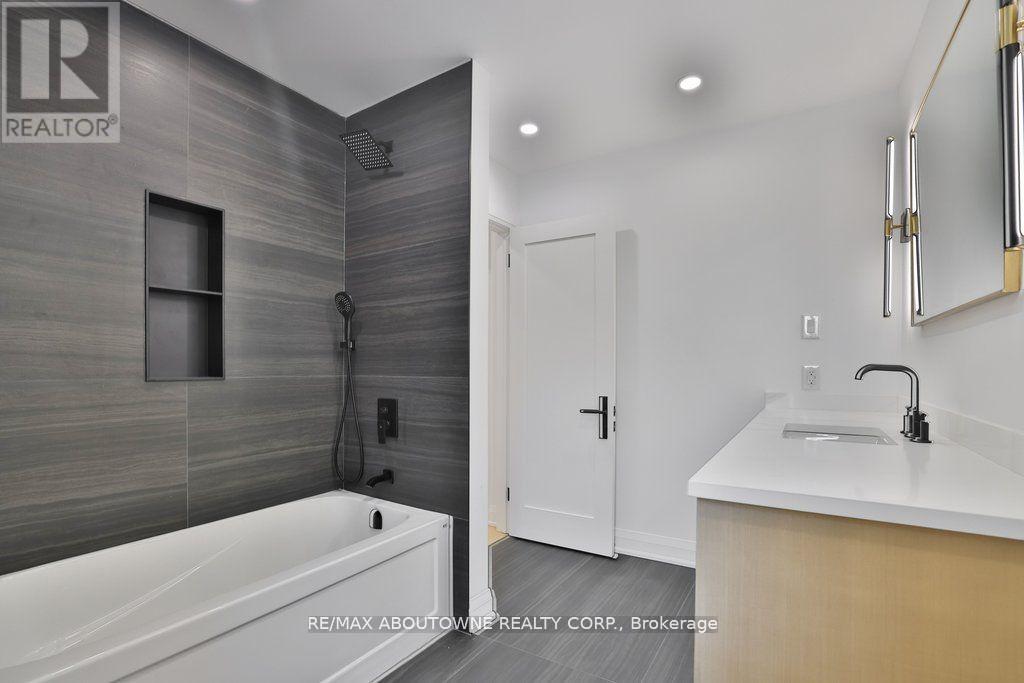 63 Tradewind Drive, Oakville, Ontario  L6L 6K8 - Photo 26 - W12865776