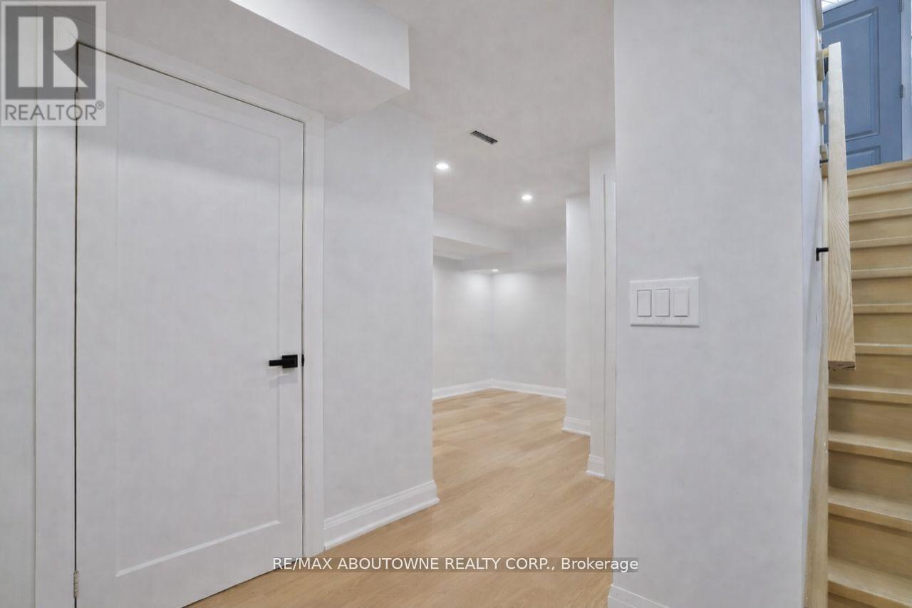 63 Tradewind Drive, Oakville, Ontario  L6L 6K8 - Photo 38 - W12865776