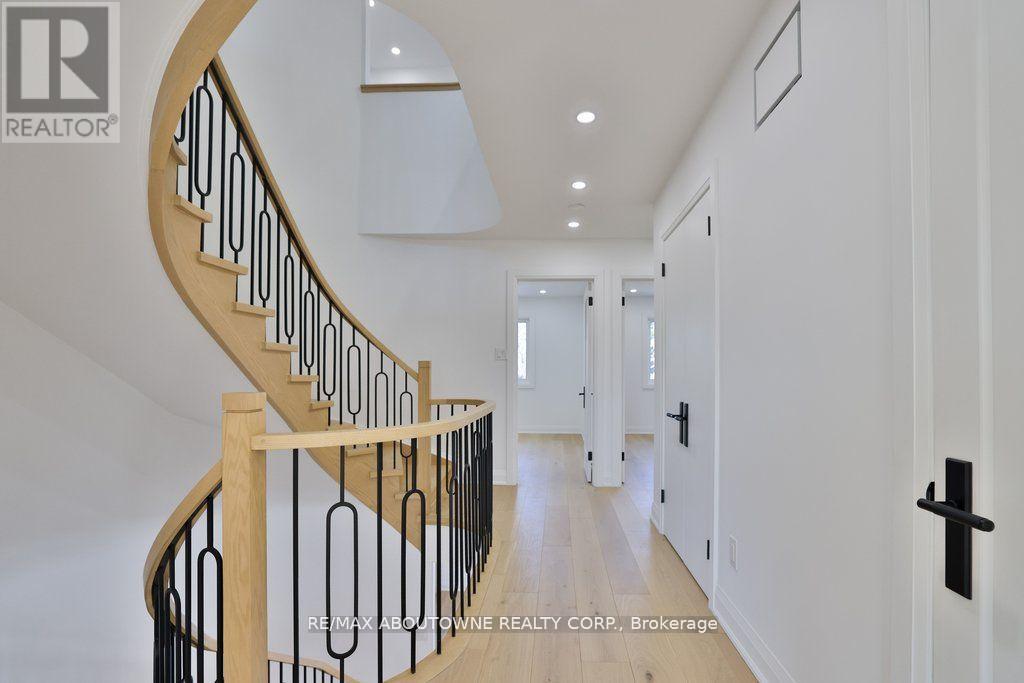 63 Tradewind Drive, Oakville, Ontario  L6L 6K8 - Photo 27 - W12865776