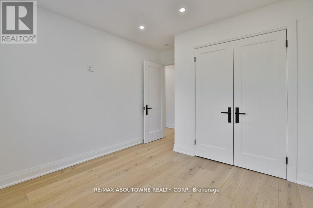 63 Tradewind Drive, Oakville, Ontario  L6L 6K8 - Photo 24 - W12865776