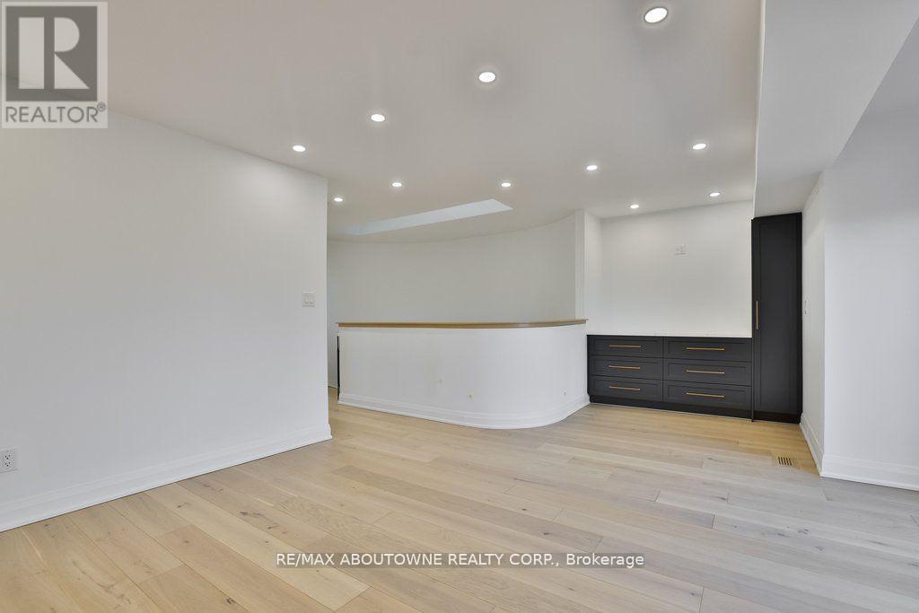 63 Tradewind Drive, Oakville, Ontario  L6L 6K8 - Photo 29 - W12865776