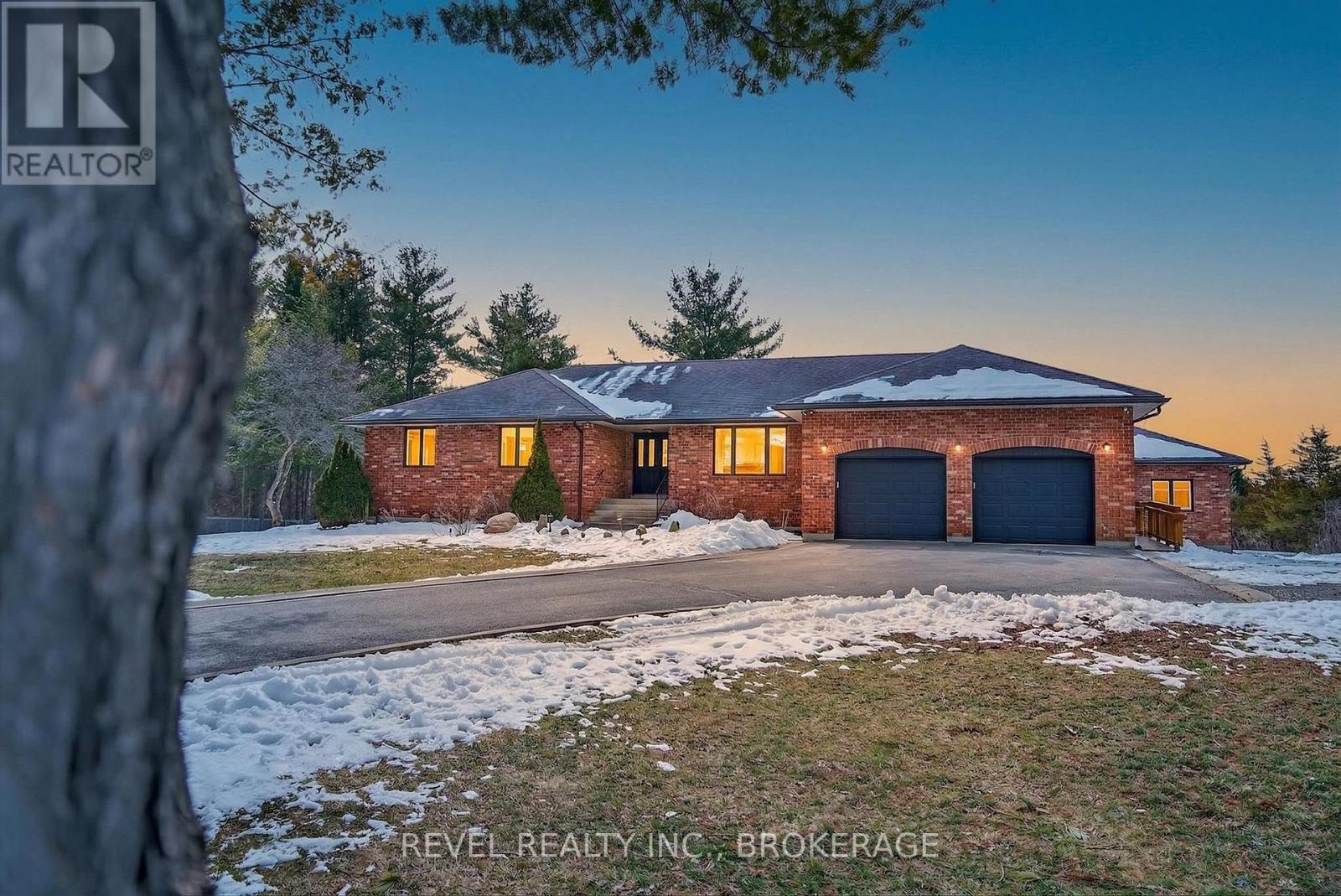 2015 ROSEDALE DRIVE, Kingston, Ontario