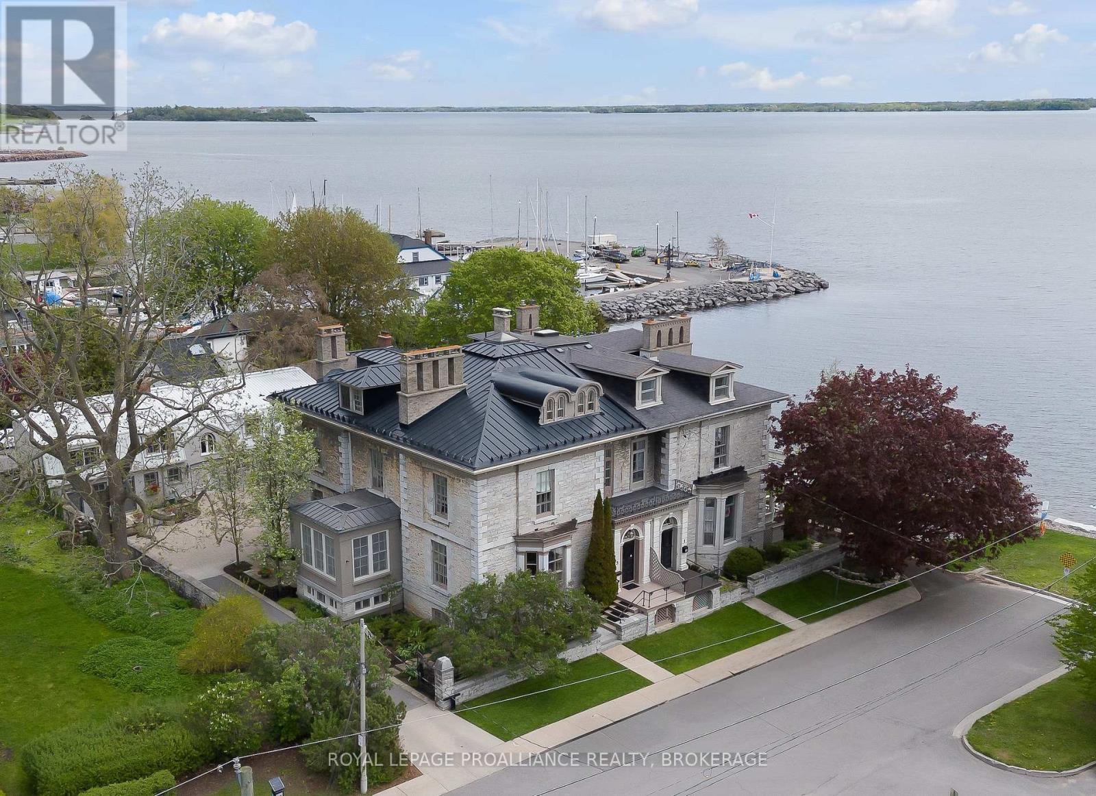 3 Emily Street, Kingston, Ontario  K7L 2W2 - Photo 2 - X12924924