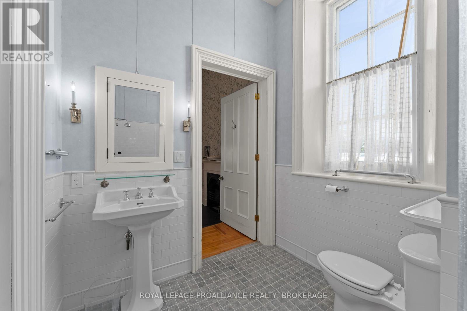 3 Emily Street, Kingston, Ontario  K7L 2W2 - Photo 24 - X12924924