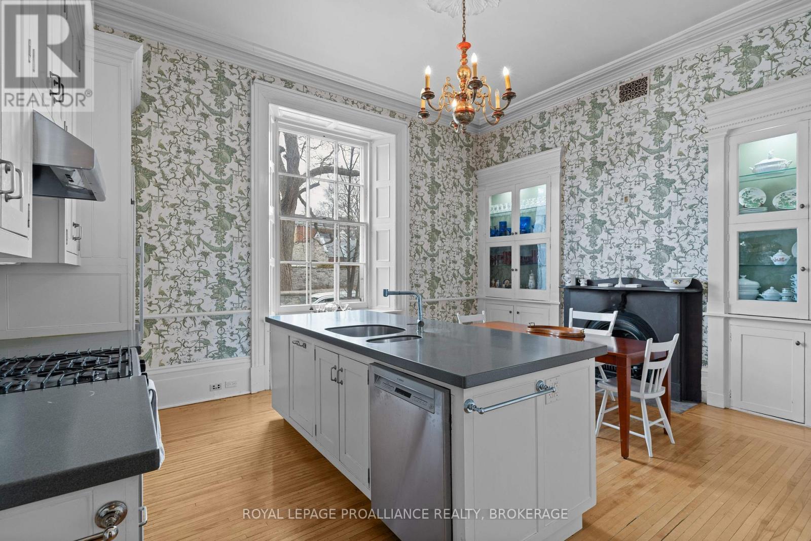 3 Emily Street, Kingston, Ontario  K7L 2W2 - Photo 8 - X12924924