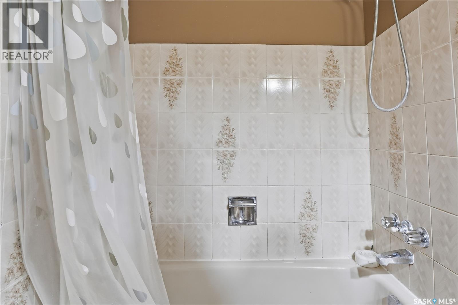 6914 Cunningham Drive, Regina, Saskatchewan  S4X 3V6 - Photo 18 - SK031336