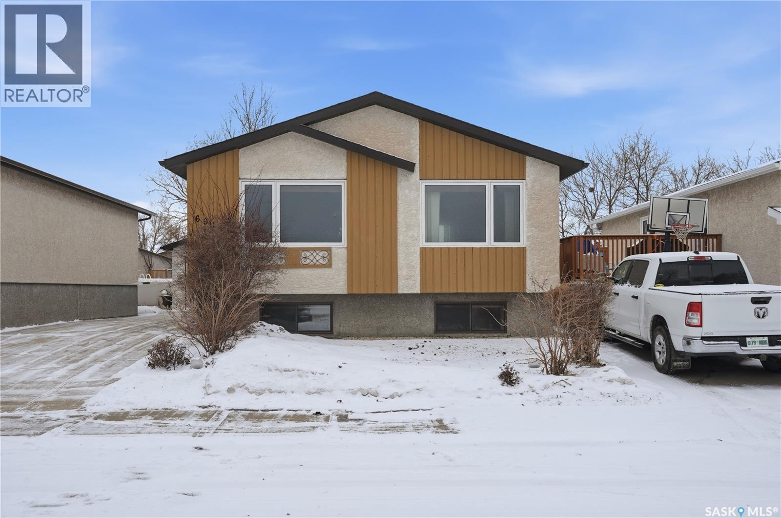 6914 Cunningham Drive, Regina, Saskatchewan  S4X 3V6 - Photo 2 - SK031336