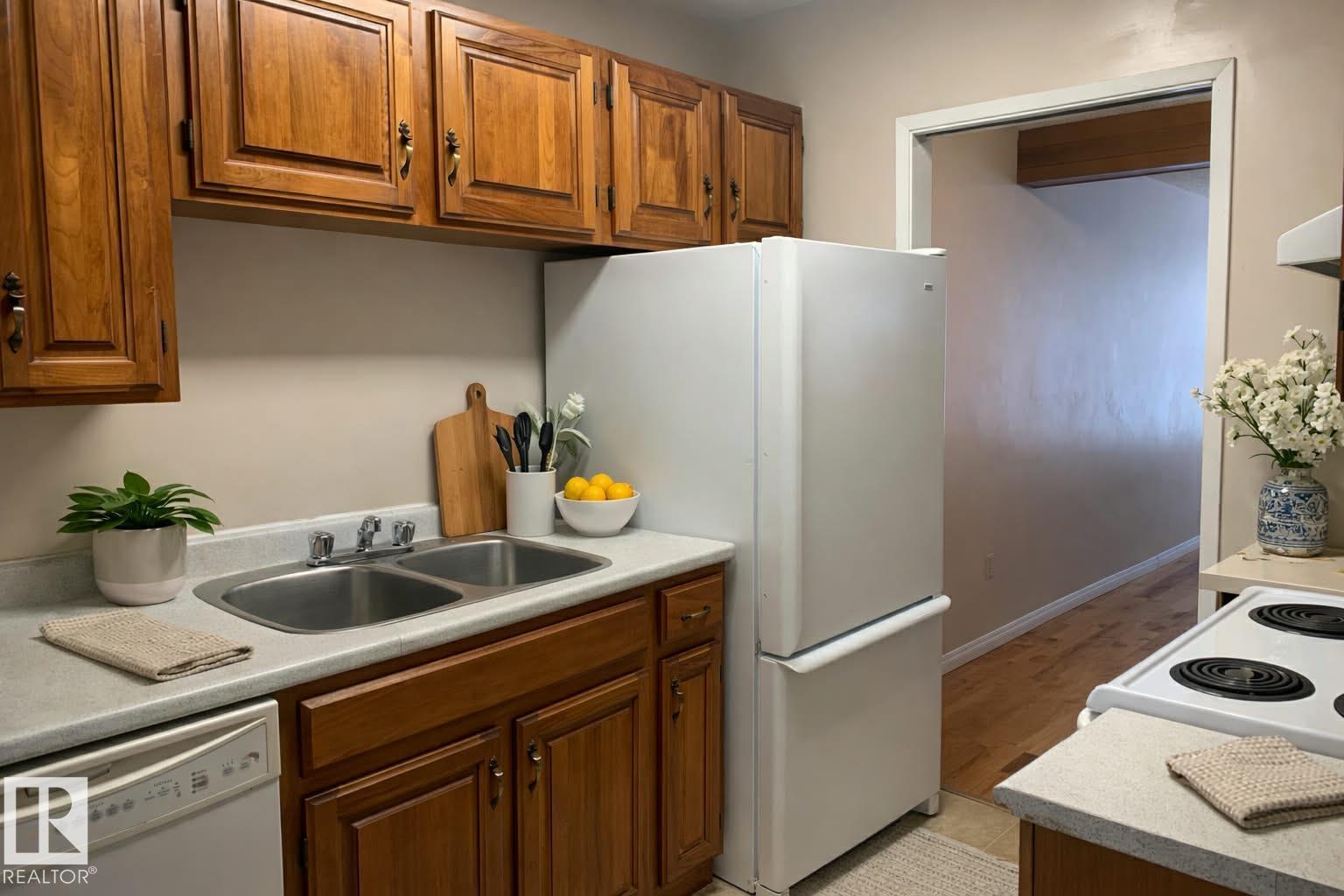 10405 24 Av Nw Nw, Edmonton, Alberta  T6J 4S2 - Photo 6 - E4479071