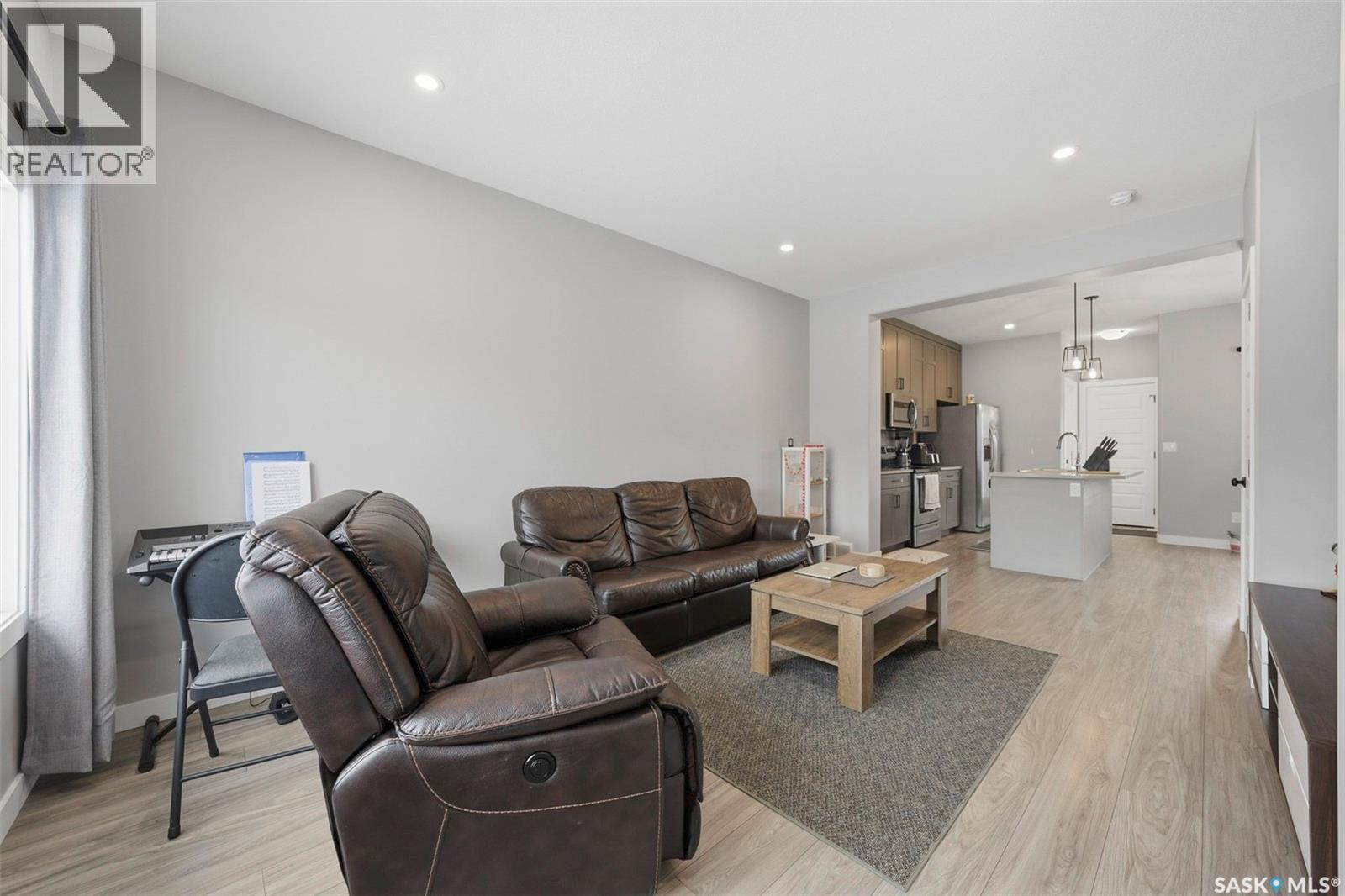 608 Brighton Gate, Saskatoon, Saskatchewan  S7V 0V5 - Photo 4 - SK031191