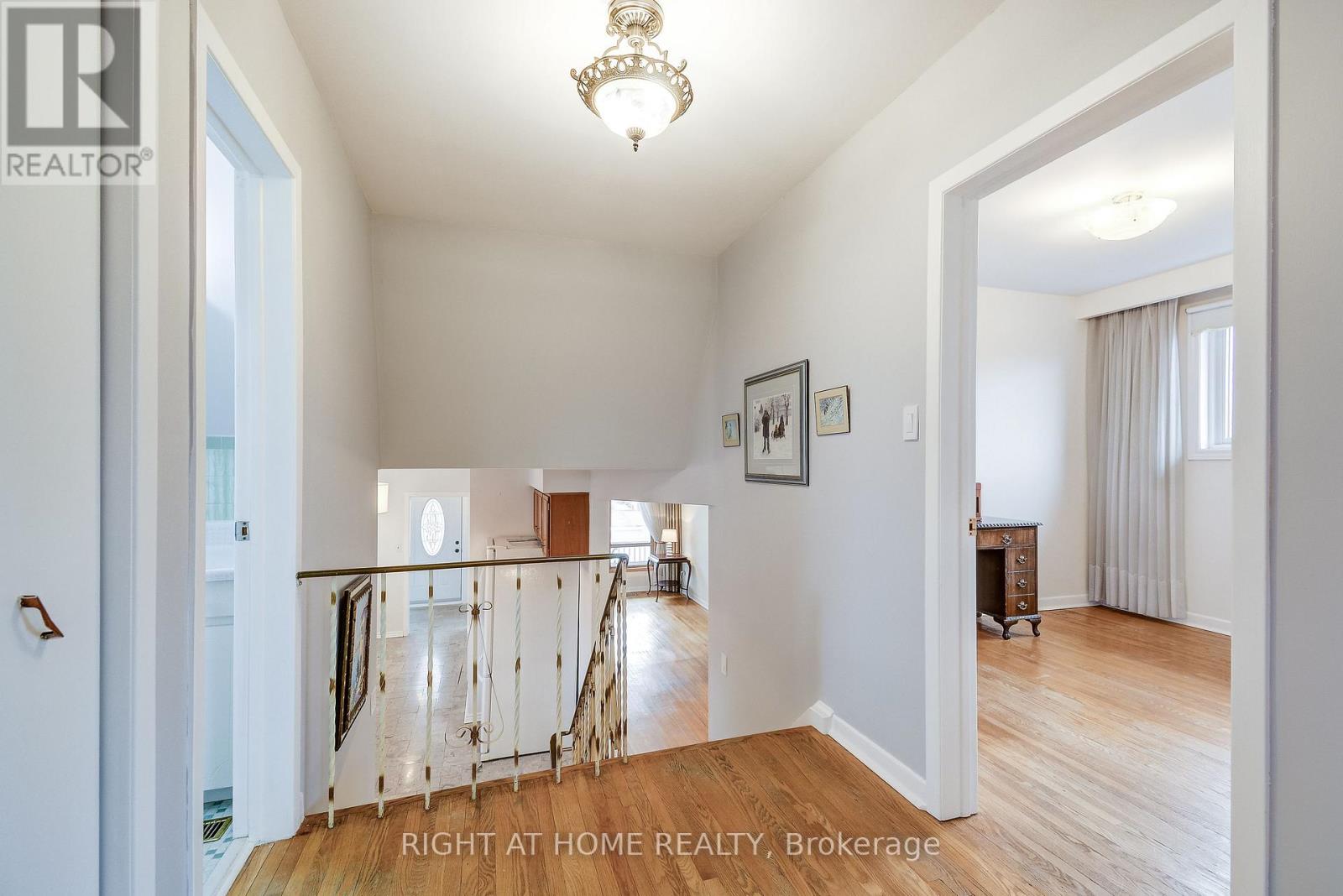 575 Eversley Drive, Mississauga, Ontario  L5A 2E1 - Photo 15 - W12924606