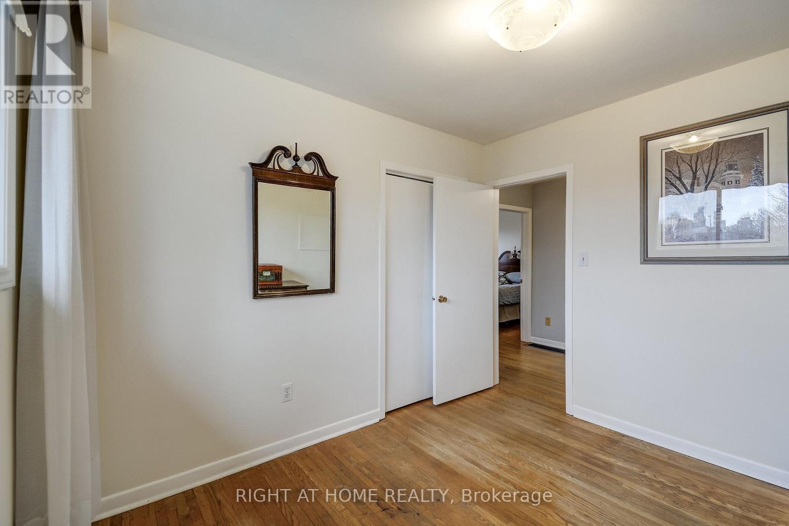 575 Eversley Drive, Mississauga, Ontario  L5A 2E1 - Photo 18 - W12924606