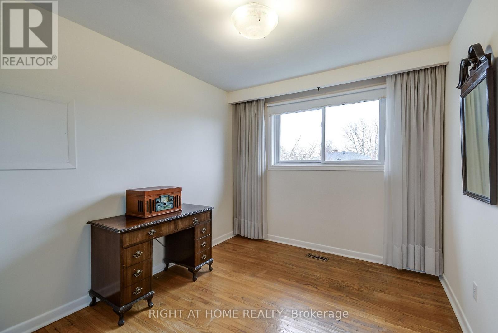 575 Eversley Drive, Mississauga, Ontario  L5A 2E1 - Photo 19 - W12924606