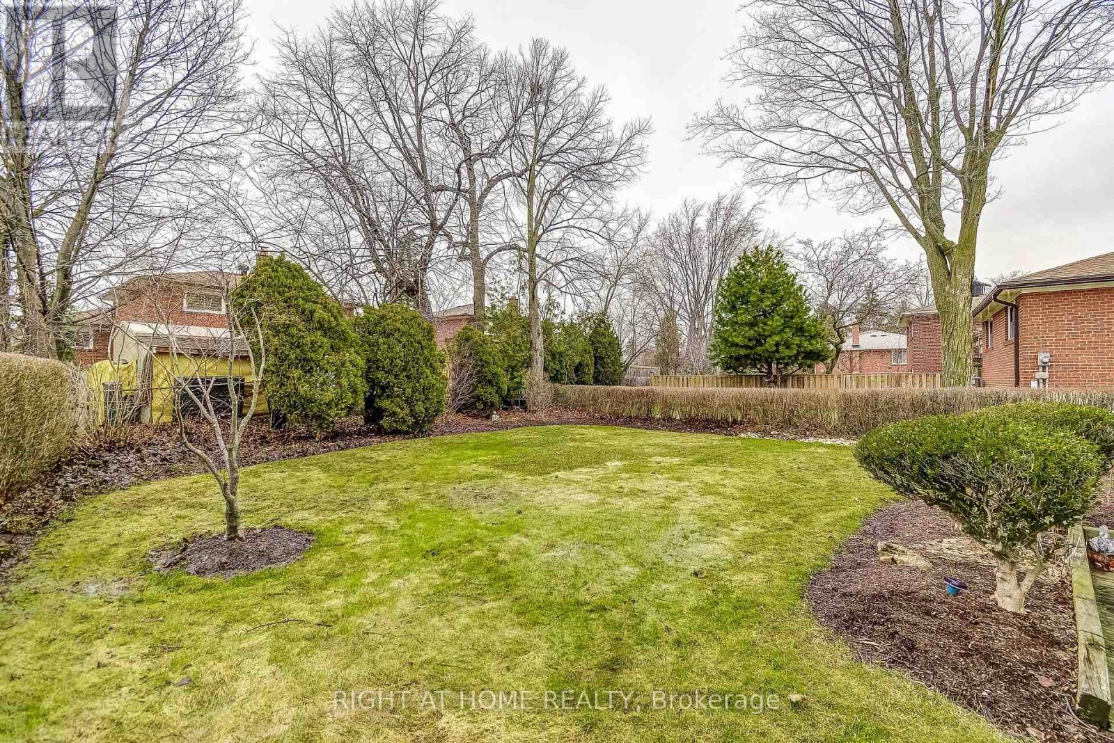 575 Eversley Drive, Mississauga, Ontario  L5A 2E1 - Photo 32 - W12924606