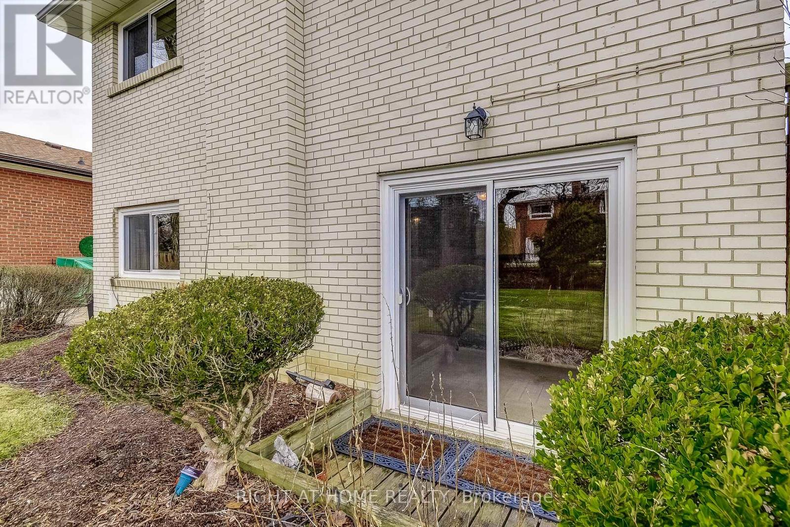 575 Eversley Drive, Mississauga, Ontario  L5A 2E1 - Photo 34 - W12924606