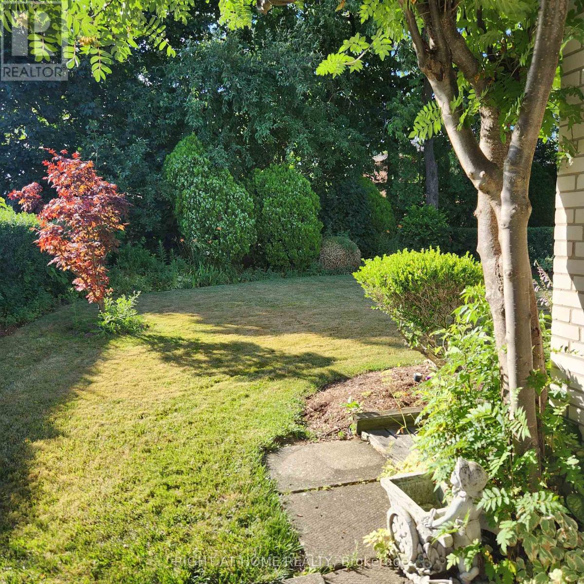 575 Eversley Drive, Mississauga, Ontario  L5A 2E1 - Photo 38 - W12924606