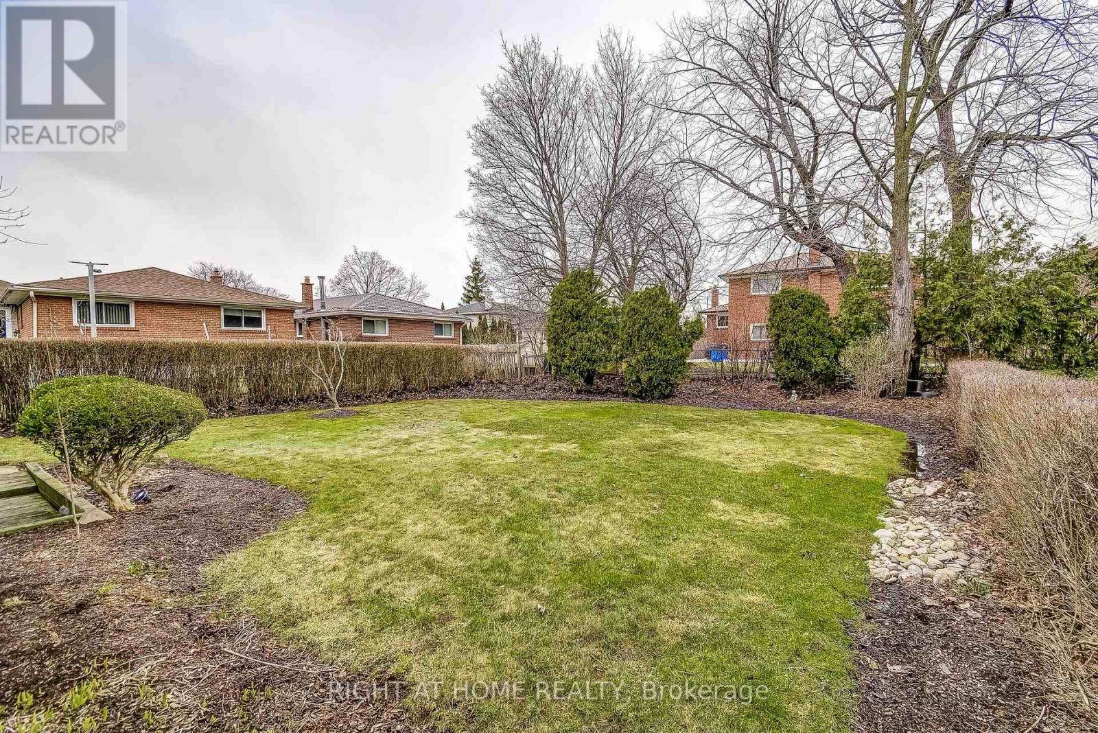 575 Eversley Drive, Mississauga, Ontario  L5A 2E1 - Photo 39 - W12924606