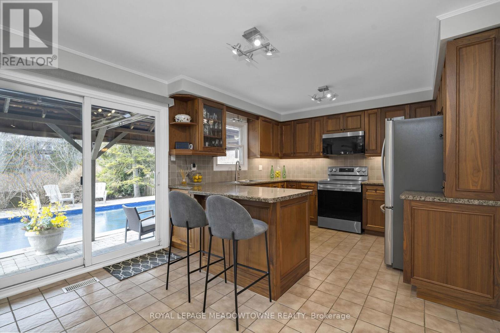 431 Gowland Crescent, Milton, Ontario  L9T 4B9 - Photo 13 - W12924638